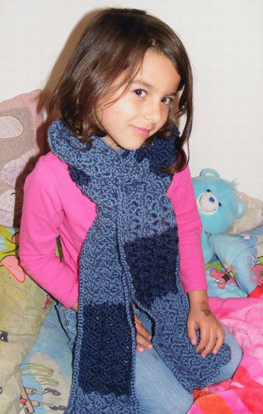 crosshatchscarftwotonedblueblue.gif