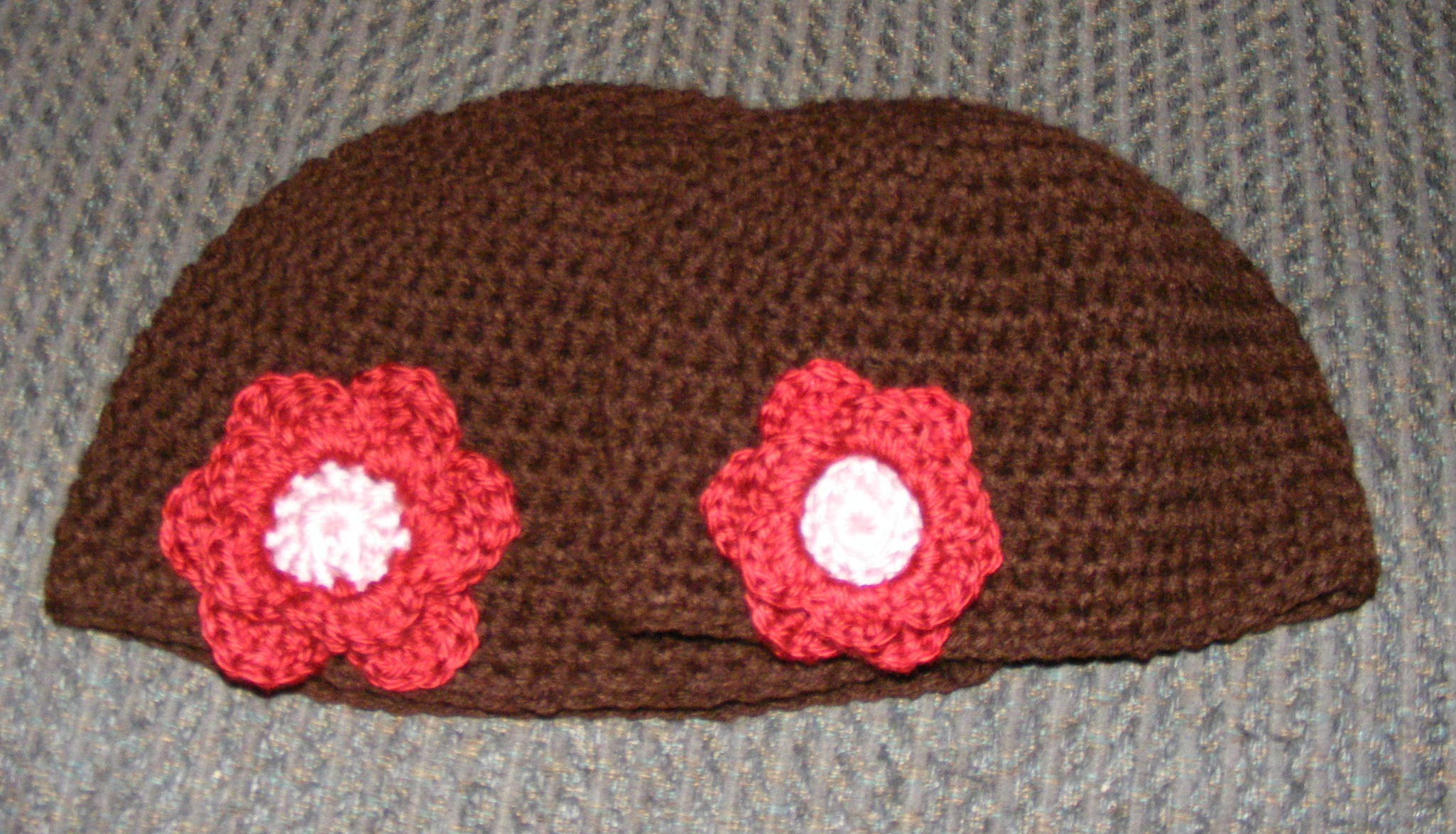 mommyandmematchingbrownflowerhats.gif