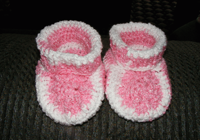 pinkandwhitebooties.gif